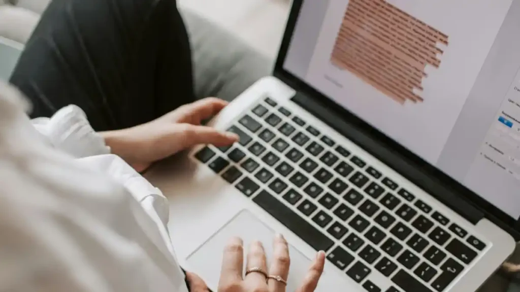 Como usar o ChatGPT para fazer currículo grátis online
